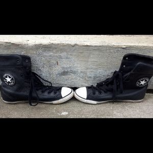 ❌SOLD❌Leather hightop converse
